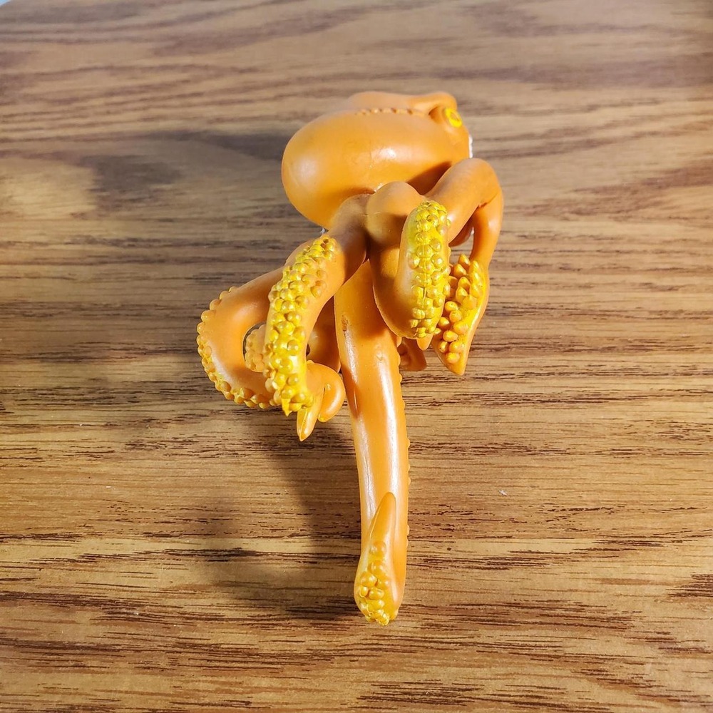 2015 Dave And Busters Kraken Sea Monster Isle Punches Orange Squid Figure Toy - Picture 3 of 5